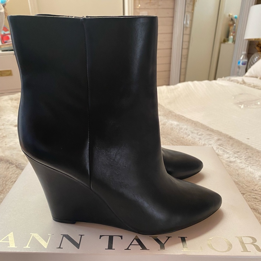 Brand NWT Ann Taylor wedged booties